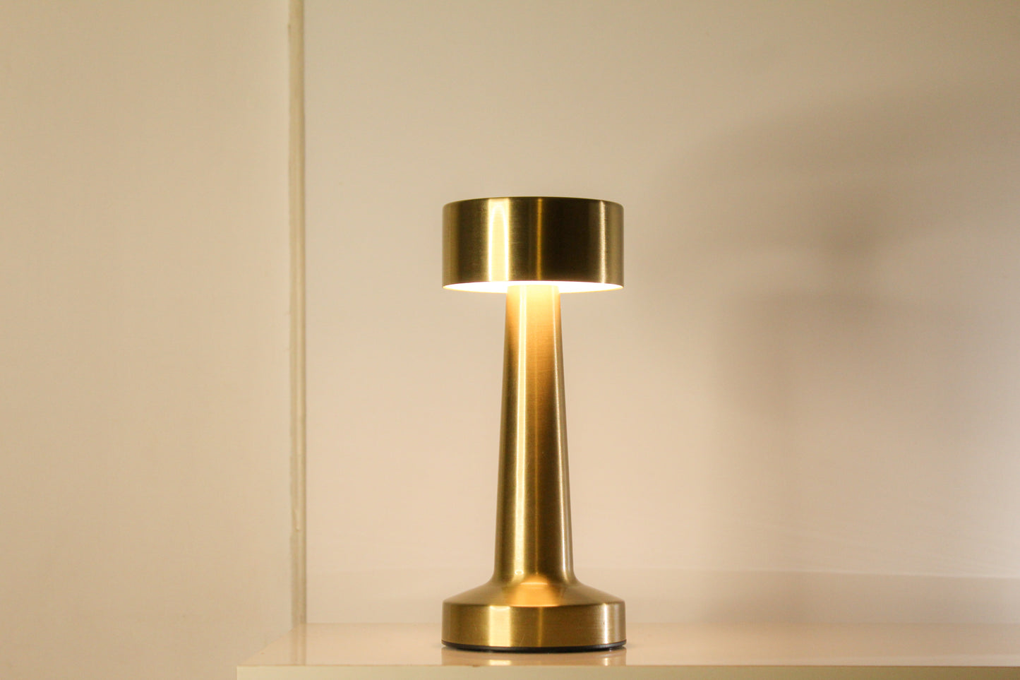 Retro Dune Descent Metal Lamp - Touch Sensor , Clear shot Product Picture.