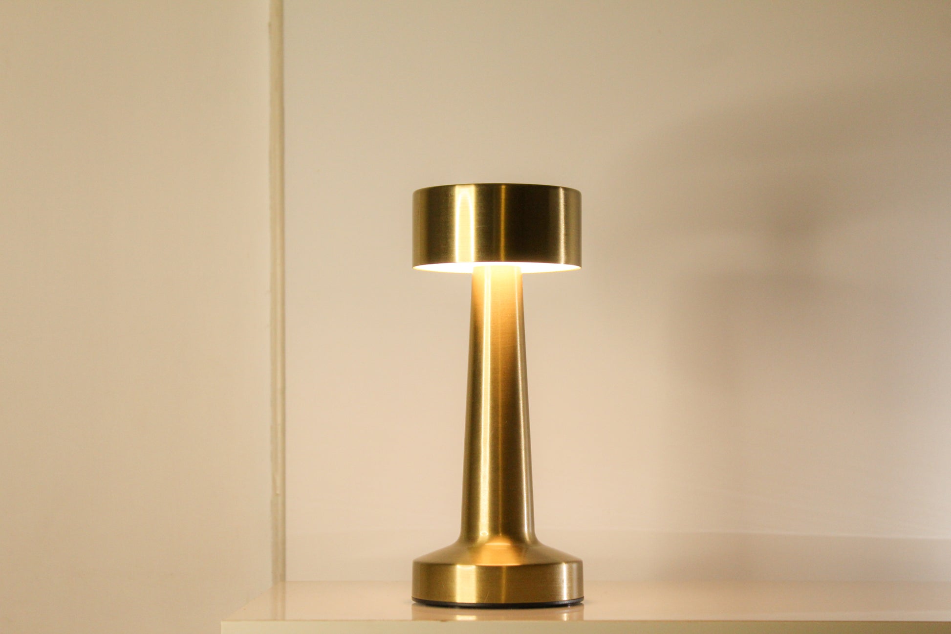 Retro Dune Descent Metal Lamp - Touch Sensor , Clear shot Product Picture.