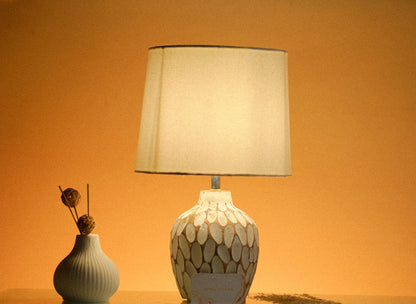 Moon Lumière Old-fashioned Handcrafted Table Lamp