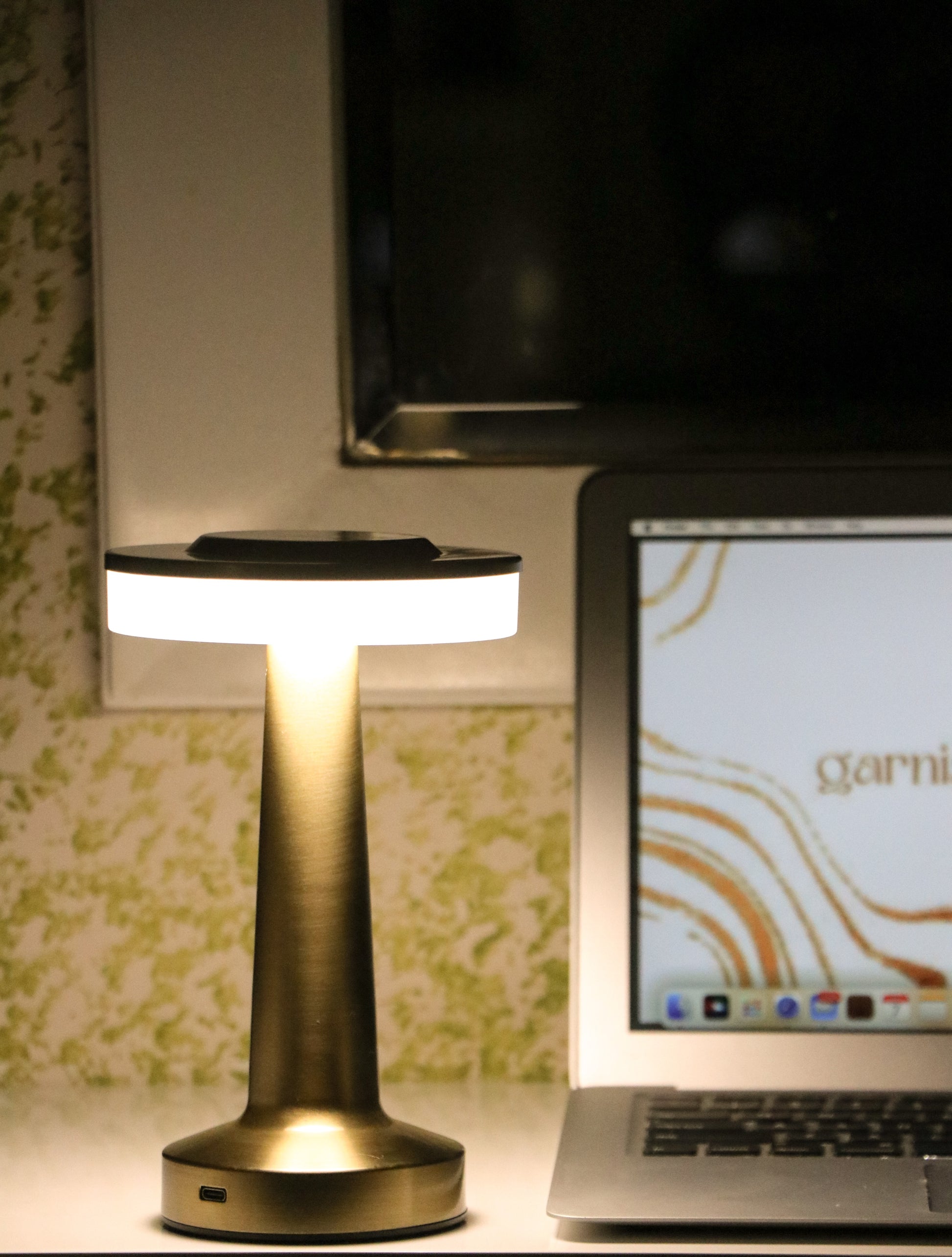 Slim profile view of the Retro Dune Sleek highlighting its space-saving minimalist design.