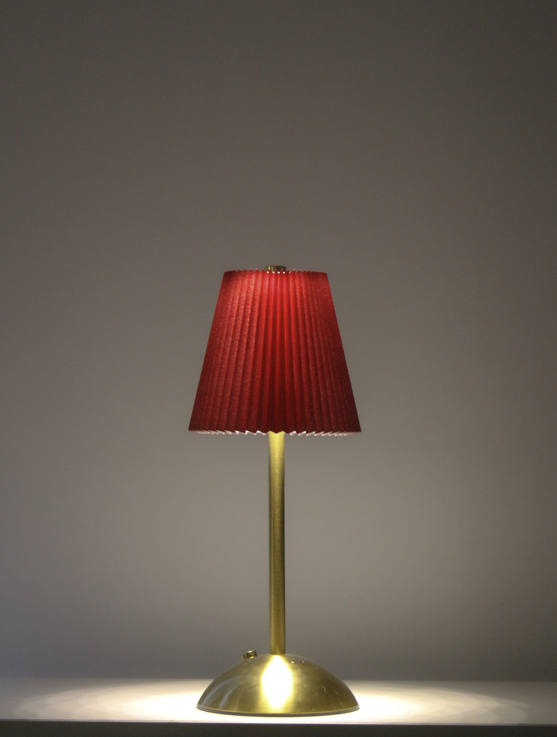 Close-up of the smooth matte texture and champagne gold accents of the Gazing Velvet Kasa.