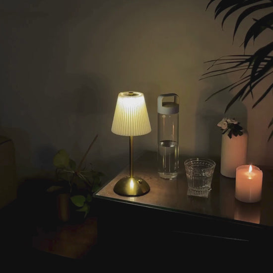 Cinematic zoom Video of the modern elegance of the whole vibe Cordless Metal Lamp - Garnish