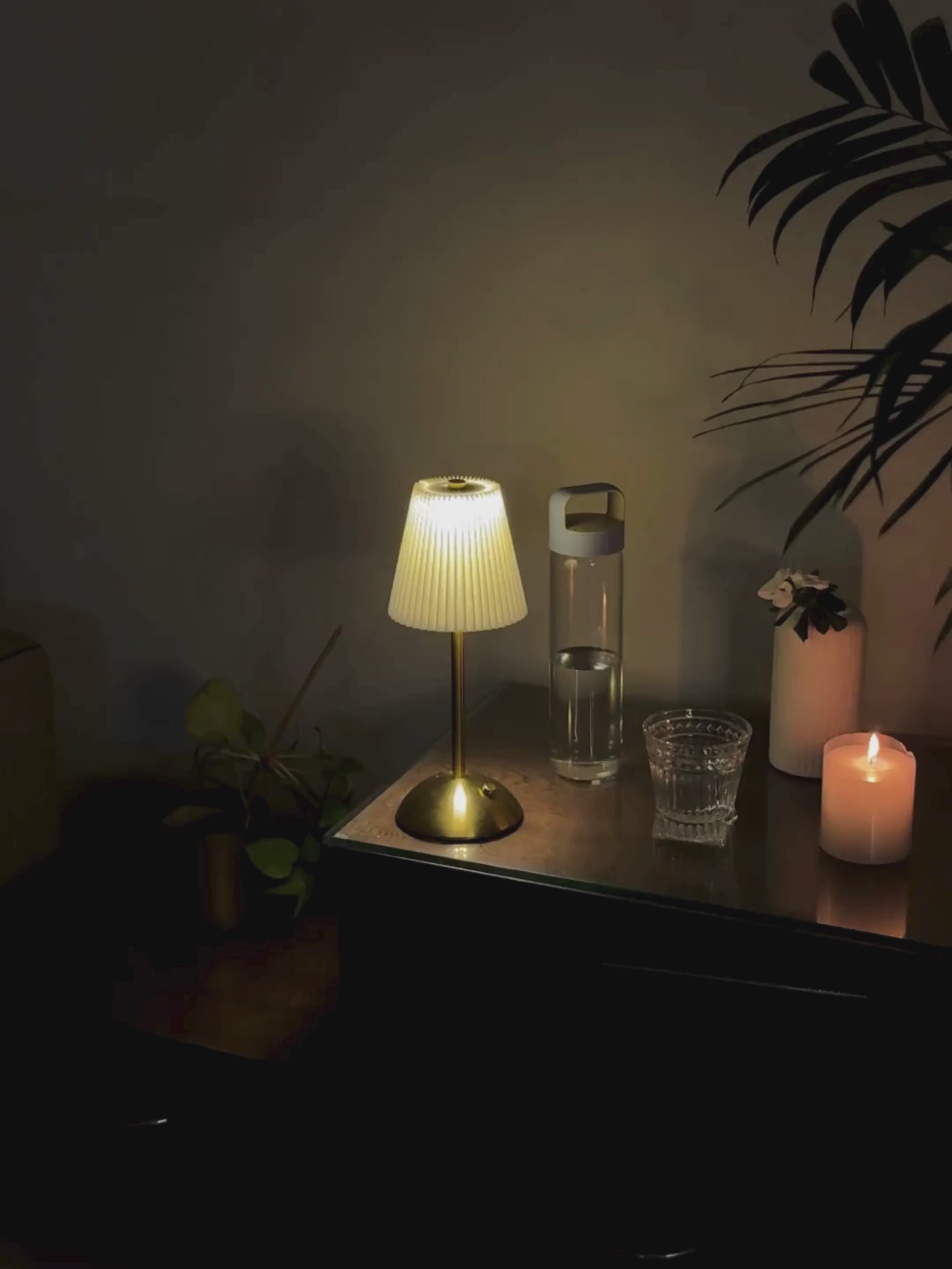 Cinematic zoom Video of the modern elegance of the whole vibe Cordless Metal Lamp - Garnish