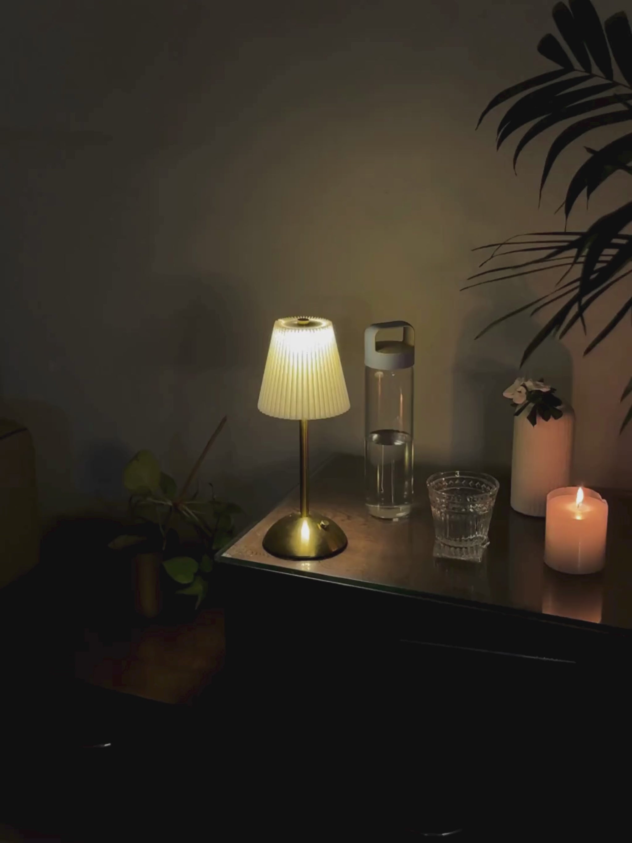 Cinematic zoom Video of the modern elegance of the whole vibe Cordless Metal Lamp - Garnish