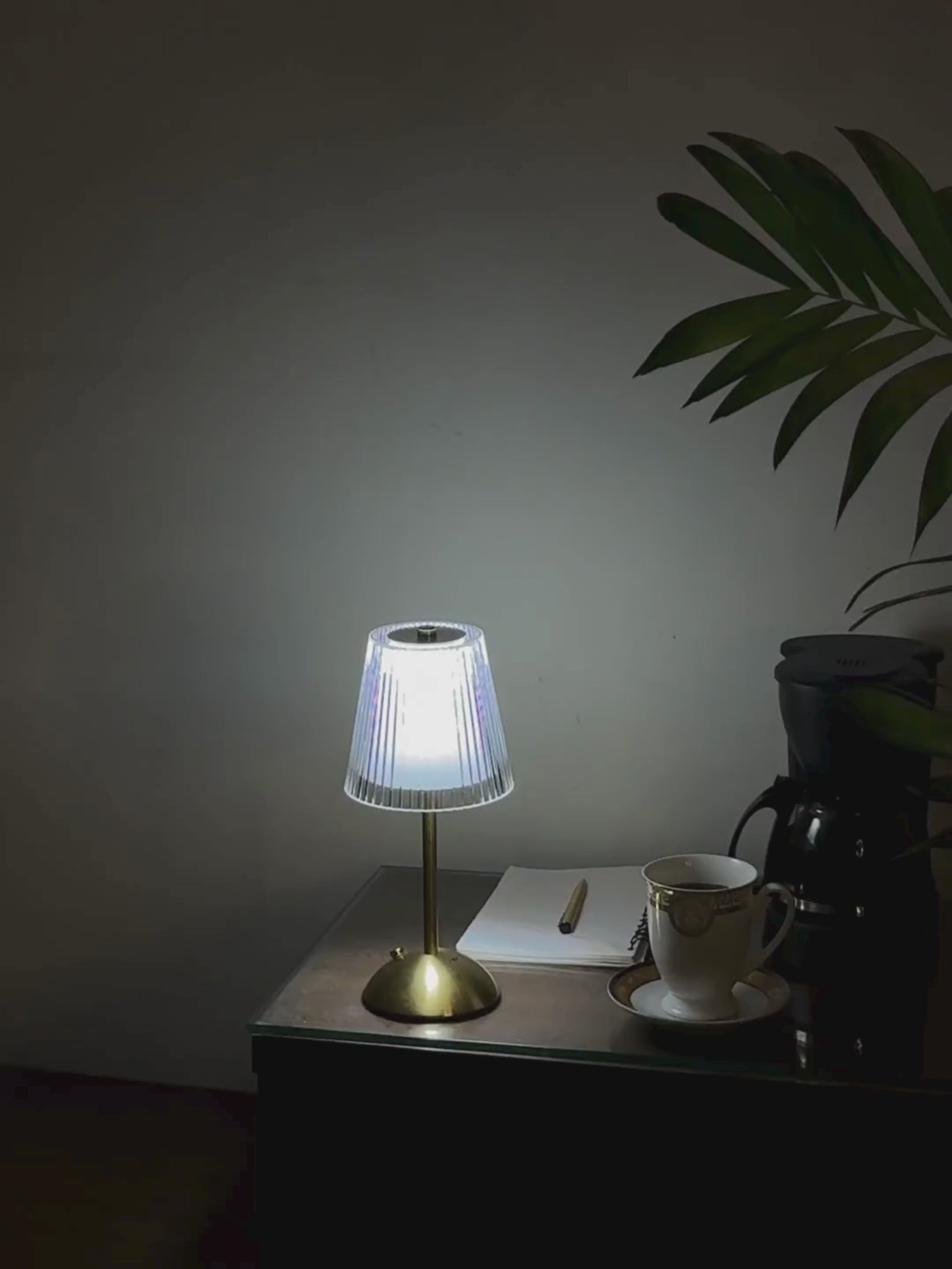 Cinematic product video of the Garnish Prism Glaze lamp showing the light reflection.